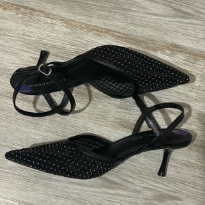 Mesh Pointed Kitten Heel